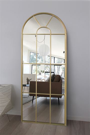 Spegel med guldfärgad ram av järn